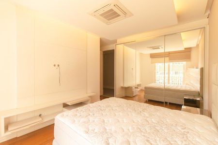 Apartamento para alugar com 340m², 3 quartos e 5 vagasQuarto 1 Suite 1