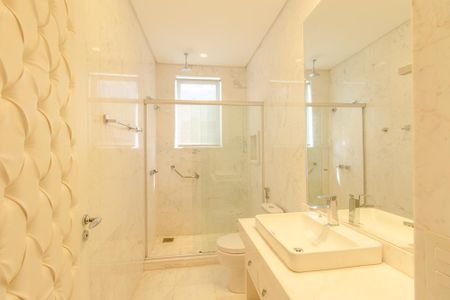 Apartamento para alugar com 340m², 3 quartos e 5 vagasBanheiro da Suíte 1