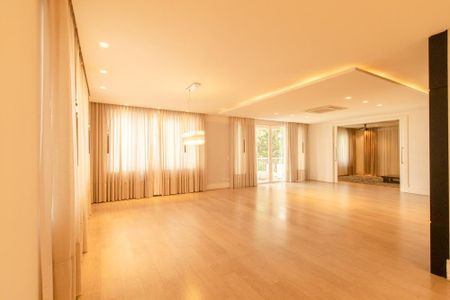 Apartamento para alugar com 340m², 3 quartos e 5 vagasSala