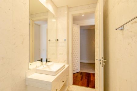 Apartamento para alugar com 340m², 3 quartos e 5 vagasBanheiro da Suíte 2