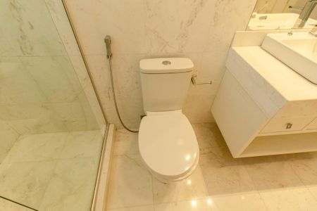 Apartamento para alugar com 340m², 3 quartos e 5 vagasBanheiro da Suíte 1