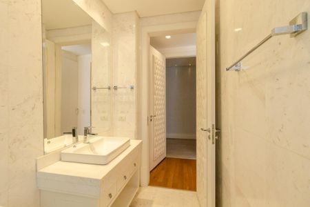 Apartamento para alugar com 340m², 3 quartos e 5 vagasBanheiro da Suíte 1