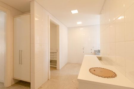 Apartamento para alugar com 340m², 3 quartos e 5 vagasÁrea de Serviço