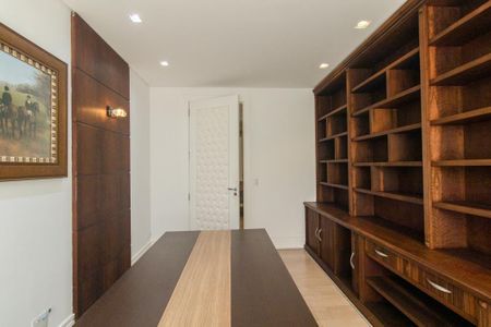 Apartamento para alugar com 340m², 3 quartos e 5 vagasEscritório