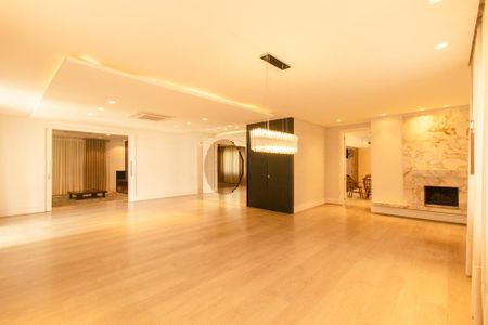 Apartamento para alugar com 340m², 3 quartos e 5 vagasSala