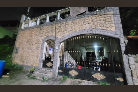 Casa para alugar com 250m², 4 quartos e 3 vagasFachada