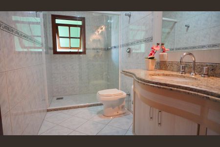 Casa à venda com 600m², 6 quartos e 4 vagas Casa à venda com 600m², 6 quartos e 4 vagasBanheiro 4 corredor