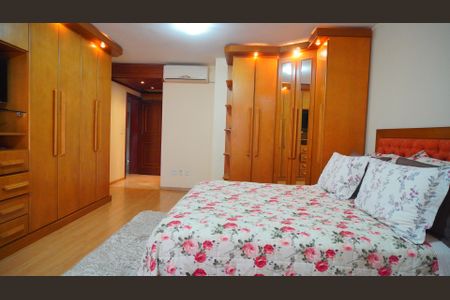 Casa à venda com 600m², 6 quartos e 4 vagas Casa à venda com 600m², 6 quartos e 4 vagasSuite 1