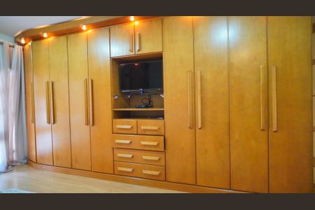 Casa à venda com 600m², 6 quartos e 4 vagas Casa à venda com 600m², 6 quartos e 4 vagasCloset suite 1