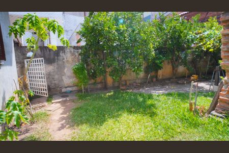 Casa à venda com 600m², 6 quartos e 4 vagas Casa à venda com 600m², 6 quartos e 4 vagasQuintal