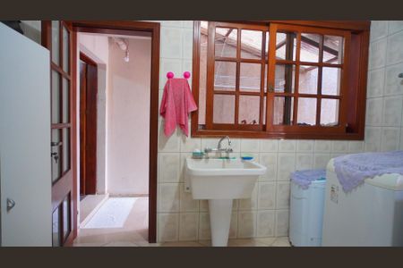 Casa à venda com 600m², 6 quartos e 4 vagas Casa à venda com 600m², 6 quartos e 4 vagasLavanderia