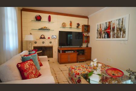 Casa à venda com 600m², 6 quartos e 4 vagas Casa à venda com 600m², 6 quartos e 4 vagasSala 1