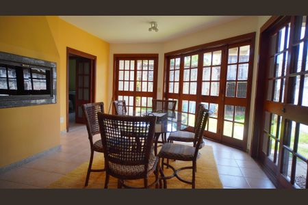 Casa à venda com 600m², 6 quartos e 4 vagas Casa à venda com 600m², 6 quartos e 4 vagasÁrea gourmet