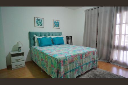 Casa à venda com 600m², 6 quartos e 4 vagas Casa à venda com 600m², 6 quartos e 4 vagasQuarto 4