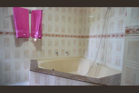 Casa à venda com 600m², 6 quartos e 4 vagas Casa à venda com 600m², 6 quartos e 4 vagasBanheiro 1 suite