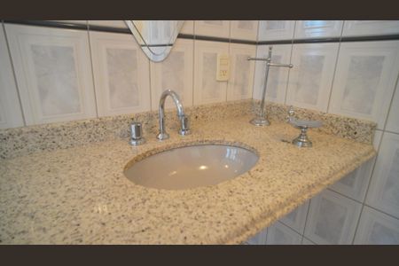 Casa à venda com 600m², 6 quartos e 4 vagas Casa à venda com 600m², 6 quartos e 4 vagasBanheiro 5