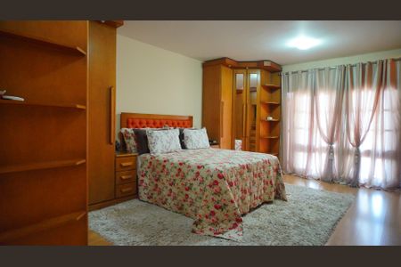 Casa à venda com 600m², 6 quartos e 4 vagas Casa à venda com 600m², 6 quartos e 4 vagasSuite 1