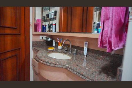 Casa à venda com 600m², 6 quartos e 4 vagas Casa à venda com 600m², 6 quartos e 4 vagasBanheiro 1