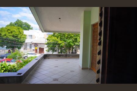 Casa à venda com 600m², 6 quartos e 4 vagas Casa à venda com 600m², 6 quartos e 4 vagasVaranda quarto 4