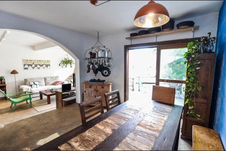 Casa à venda com 227m², 3 quartos e 3 vagas Casa à venda com 227m², 3 quartos e 3 vagasCopa