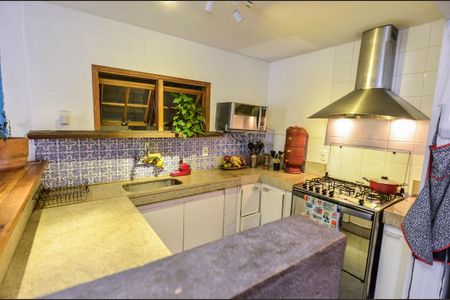 Casa à venda com 227m², 3 quartos e 3 vagas Casa à venda com 227m², 3 quartos e 3 vagasCozinha