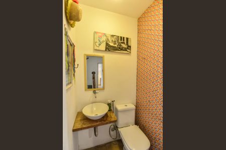 Casa à venda com 227m², 3 quartos e 3 vagas Casa à venda com 227m², 3 quartos e 3 vagasLavabo