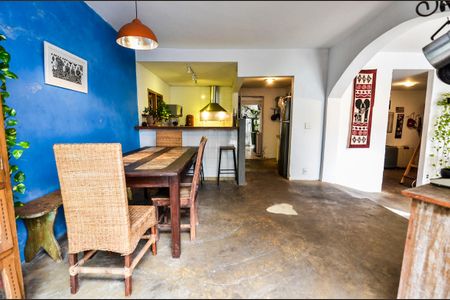 Casa à venda com 227m², 3 quartos e 3 vagas Casa à venda com 227m², 3 quartos e 3 vagasCopa