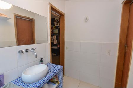 Casa à venda com 227m², 3 quartos e 3 vagas Casa à venda com 227m², 3 quartos e 3 vagasBanheiro da Suíte 2