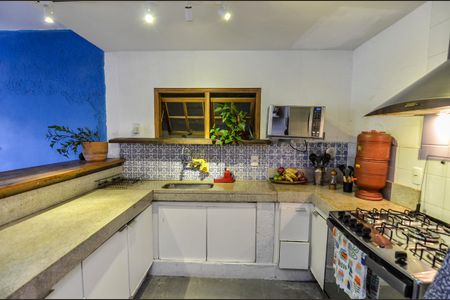 Casa à venda com 227m², 3 quartos e 3 vagas Casa à venda com 227m², 3 quartos e 3 vagasCozinha