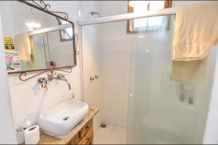 Casa à venda com 227m², 3 quartos e 3 vagas Casa à venda com 227m², 3 quartos e 3 vagasBanheiro da Suíte 1