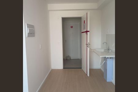 Cozinha de apartamento para alugar com 1 quarto, 17m² em Jardim Jaragua (Sao Domingos), São Paulo