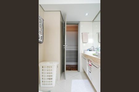 Apartamento à venda com 242m², 4 quartos e 2 vagasBanheiro da suíte 1