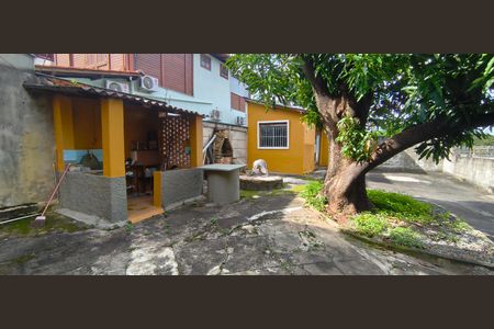 Casa para alugar com 102m², 4 quartos e 4 vagas Casa para alugar com 102m², 4 quartos e 4 vagasÁrea externa