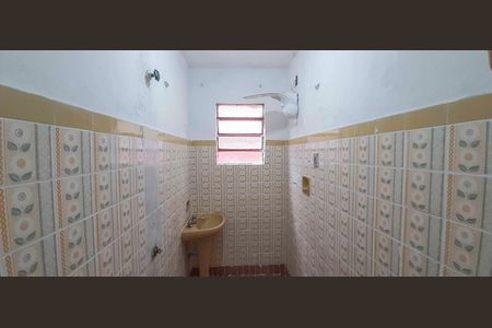 Banheiro de casa para alugar com 1 quarto, 80m² em Vila Osasco, Osasco