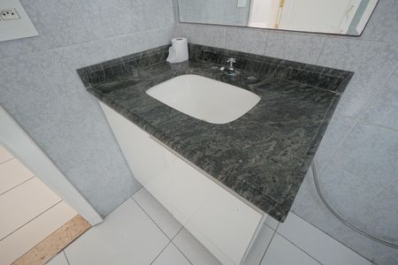 Apartamento para alugar com 67m², 2 quartos e sem vagaBanheiro