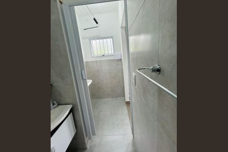 Banheiro de kitnet/studio para alugar com 1 quarto, 17m² em Vila Caputera, Mogi das Cruzes