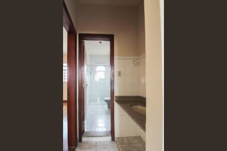 Casa à venda com 505m², 3 quartos e 2 vagasCasa 1 - Banheiro da Suíte