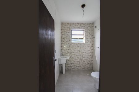 Casa à venda com 505m², 3 quartos e 2 vagasCasa 3 - Banheiro e Área de Serviço