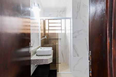 Casa para alugar com 300m², 4 quartos e 2 vagasBanheiro Social