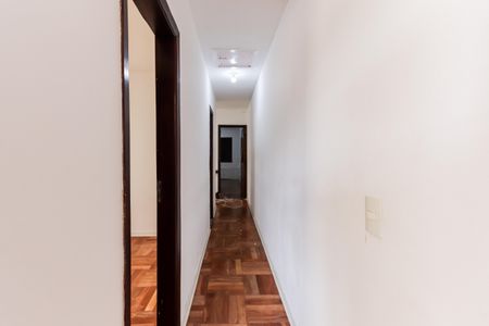 Casa para alugar com 300m², 4 quartos e 2 vagasCorredor