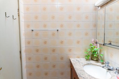 Casa para alugar com 106m², 3 quartos e 1 vaga Casa para alugar com 106m², 3 quartos e 1 vagaBanheiro Social