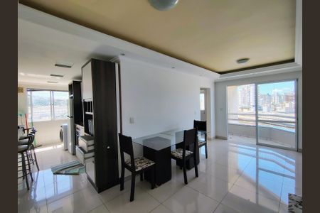 Sala de apartamento para alugar com 2 quartos, 64m² em Kobrasol, São José