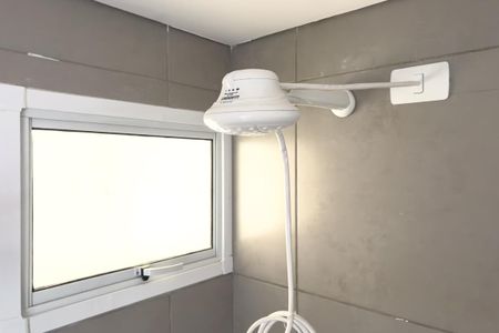 Banheiro de kitnet/studio para alugar com 1 quarto, 22m² em Pinheiros, São Paulo