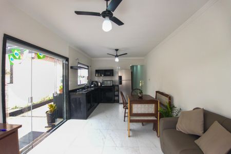 Casa para alugar com 125m², 2 quartos e 2 vagasSala
