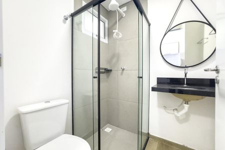 Banheiro de kitnet/studio para alugar com 1 quarto, 22m² em Pinheiros, São Paulo