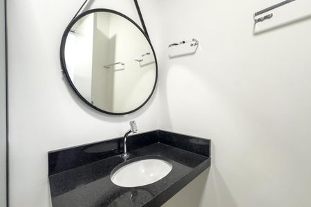 Banheiro de kitnet/studio para alugar com 1 quarto, 22m² em Pinheiros, São Paulo