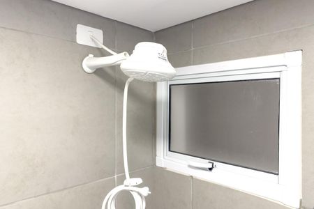 Banheiro de kitnet/studio para alugar com 1 quarto, 22m² em Pinheiros, São Paulo