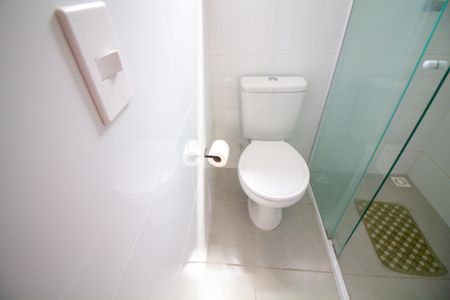 Banheiro de kitnet/studio para alugar com 1 quarto, 18m² em Chácara Santo Antônio (zona Sul), São Paulo