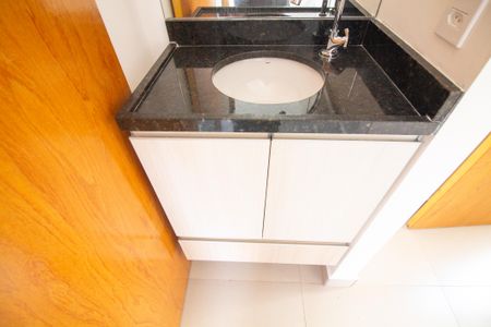 Banheiro de kitnet/studio para alugar com 1 quarto, 18m² em Chácara Santo Antônio (zona Sul), São Paulo