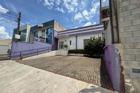 Casa à venda com 272m², 2 quartos e 3 vagas Casa à venda com 272m², 2 quartos e 3 vagasFoto 03